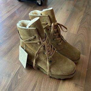 Brand new with tags BEARPAW wedge boots